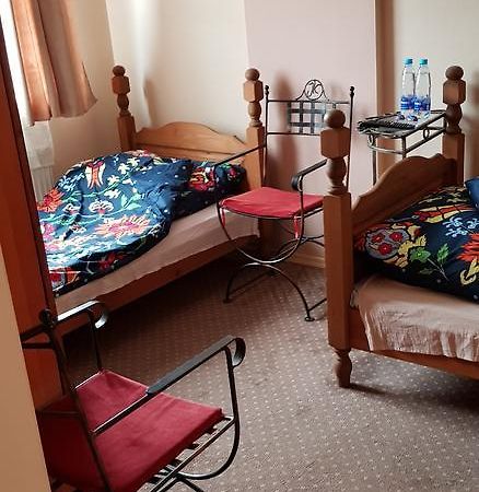 Roadway Hostel เคียลเซ ภายนอก รูปภาพ