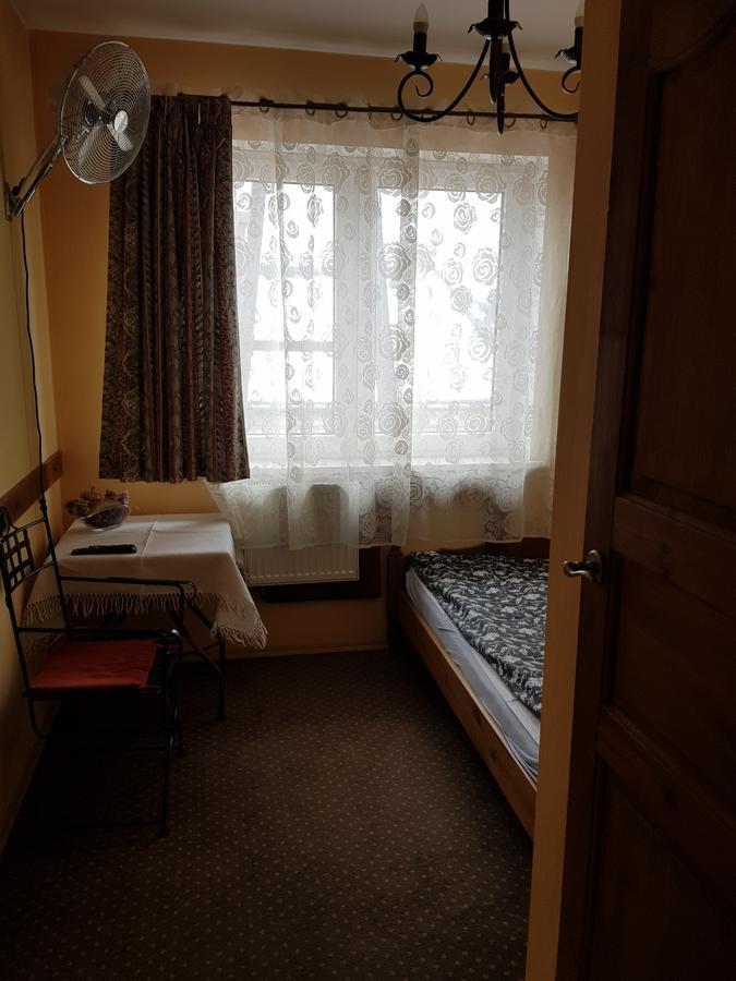 Roadway Hostel เคียลเซ ภายนอก รูปภาพ
